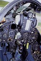 Cockpit d'un F-8P Crusader. (Air Fan)