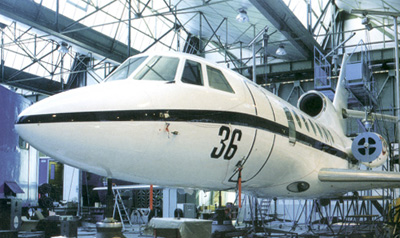 Falcon 50 Marine en test vibration à l'usine de Bordeaux-Mérignac en septembre 1998. (©Dassault-Aviation)