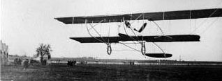 Farman type 1910 oprant depuis le terrain de Buc. (ARDHAN)