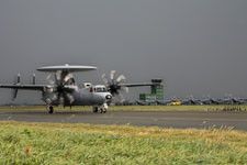 E-2C Hawkeye de la 4.F sur la base d'Oerland pendant l'exercice Bold Avenger 07. (©DR)