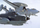 Br.1050 Alizé volant avec son successeur l'E-2C Hawkeye. (©Alexandre Paringaux)