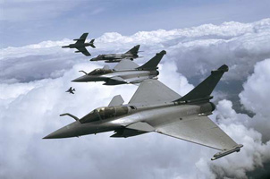 Rafale M et Super-Étendard Modernisés en vol. (©Marine Nationale)