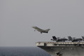 Touch and go du Rafale M F1 n°3 sur le pont de l'USS Ronald Reagan. (©French  Fleet Air Arm)