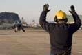 Rafale M de la 12.F au roulage sur la piste artificielle du porte-avions Charles de Gaulle à Landivisiau. (©Marine Nationale)