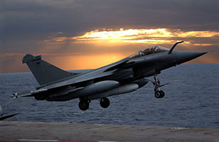 Rafale M avec nacelle de reco NG. (©Dassault Aviation)