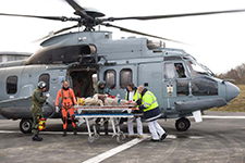 Arrivée à l'hopital de Brest. (©Marine Nationale)