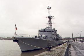 Frégate anti-sous marine Latouche-Tréville type C70 Georges Leygues, dernière unité de la série en escale à Bordeaux en décembre 1999. (©French Fleet Air Arm)