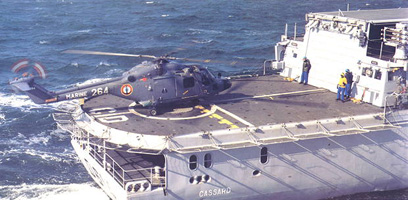 WG-13 Lynx n° 264 sur le pont de la frégate anti-aérienne Cassard (D614). (©Marine Nationale))