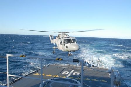 WG-13 Lynx de la 34.F appontant sur la FASM DE Grasse. (©Marine Nationale)