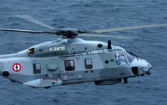 Premier vol le 12 mai 2006, du 1er NFH de série aux couleurs de l'Aéronautique navale. (©Eurocopter)