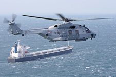 Le NH90 NFRS02 en vol au-dessus de la mer. (©Eurocopter)