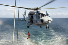 NH90 Caïman en exercice d'hélitreuillage. (©Marine Nationale)