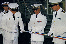 Le VAE Gazzano, commandant en chef pour la Méditerranée, inaugure les locaux de la flottille 36.F. A ses côtés, le CV Habert, le CV Alamercery et le CC Pasi, premier commandant de la nouvelle flottille. (©Marine Nationale)