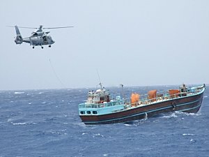 L'hélicoptère Panther de l'Aconit en mission de secours sur l'Al Tarek, le 1er juillet.(©Marine Nationale)