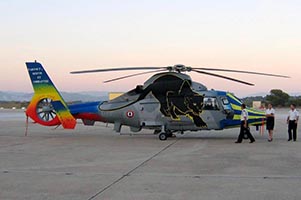 Décoration spéciale d'un AS.565SA Panther pour les 10 ans de la flottille. (©NicolasChapeau)