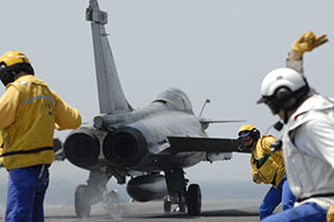 Catapultage d'un Rafale M depuis le Charles de Gaulle. (©Marine Nationale)