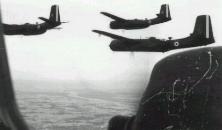 Formation de trois B-26 de l'Armée de l'air en vol au-dessus de l'Indochine. (©Jacques Loizillon)