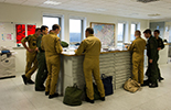 Briefing des pilotes avant leurs missions sur la Libye. (©Ministère de la Défense)