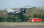 Rafale C armé de missiles Mica IR/EM et d'une nacelle Reco NG. (©Ministère de la Défense)