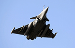 Rafale B avec Mica EM/IR, GBU-12, pod Damoclès et bidons largables. (©Ministère de la Défense)