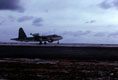 P2V-7 Neptune atterrissant sur la piste d'Hao. (©Jean-François Puissegur)