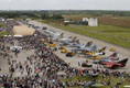 La foule devant les avions en exposition statique lors de la JPO de juin 2008. (©Marine Nationale