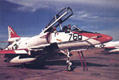 French pilot and american instructor in a TA-4J Skyhawk belonging to VT-7. (©Marine Nationale)