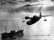 JRF-5 Goose survolant un navire de commerce en 1959. (©DR)