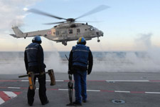 NH-90 sur le pont du Charles de Gaulle. (©Marine Nationale)