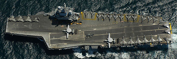 Le pont d'envol du Charles de Gaulle. (©Marine Nationale)