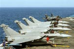 Quatre des sept Rafale M de la 12.F embarqués sur le Charles de Gaulle pour Héraclès. (©Marine Nationale)