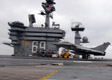 Rafale M n°6 de la flottille 12.F effectuant un "touch and go" sur l'USS Eisenhower le 25 mai. (©U.S.Navy)