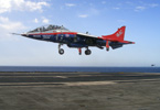 Harrier T.4A de la socit Qinetiq sur le pont du Charles de Gaulle. (Qinetiq)