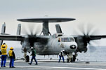 E-2C Hawkeye sur la catapulte. (Marine Nationale)