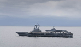 Le PAN Charles de Gaulle et le PH Jeanne d'Arc. (©Marine Nationale)