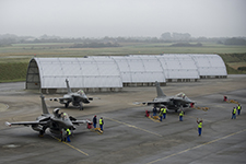 Retour des Rafale M F3 de la 12.F à la BAN Landivisiau. (©Marine Nationale)