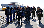 L’amiral Samuel J. Locklear, commandant de la Joint Task Force US « Odyssey Dawn », s’est rendu à bord du porte-avions Charles de Gaulle. (©Marine Nationale)