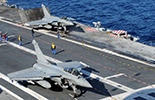 Catapultage des premiers Rafale M F3 (avec nacelle Reco-NG) engagés dans l'Opération Harmattan depuis le Charles de Gaulle. (©Marine Nationale)