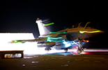 Catapultage d'un Rafale M F3 avec un Scalp-EG en point central depuis le Charles de Gaulle. (©Marine Nationale)