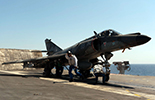 SEM armé de bombes guidées laser GBU-12 et Magic 2 d'autoprotection au catapultage depuis le Charles de Gaulle. (©Marine Nationale)