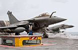 Rafale M F3 nº15 (avec 4 GBU-12) venu renforcer le GAÉ du Charles de Gaulle. (©Marine Nationale)