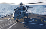 Appontage d'un EC725 Caracal sur le pont de l'Aconit. (©Marine Nationale)