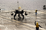 Rafale M F3 au roulage sur le Charles de Gaulle. (©Marine Nationale)