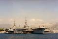 Le Clemenceau vu à quai à Toulon aux côtés de son sistership le Foch en septembre 1997. (©French Fleet Air Arm)