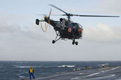 Décollage d'un Alouette III depuis la Jeanne d'Arc. (©Marine Nationale)