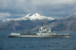 La Jeanne d'Arc naviguant en Patagonie. (©Marine Nationale)