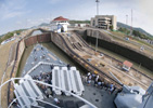 Passage du canal de Panama. (Marine Nationale)