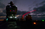 Opérations de nuit sur le Tonnerre. (©Ministère de la Défense)