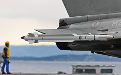 Missile MICA IR sur un Rafale M. (©MBDA)